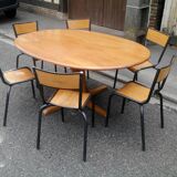 Table ovale en bois clair vintage