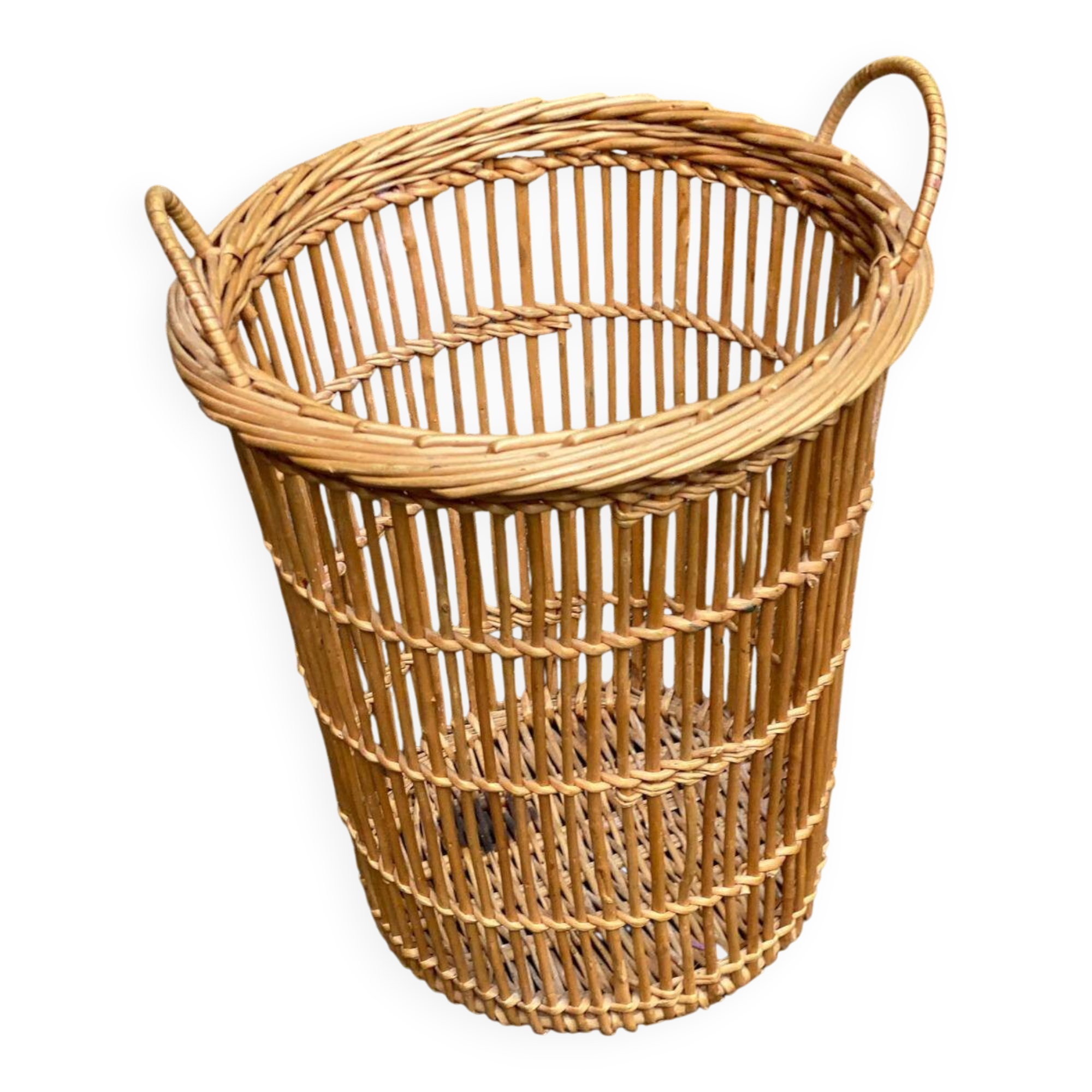 Round wicker and rattan basket with handle