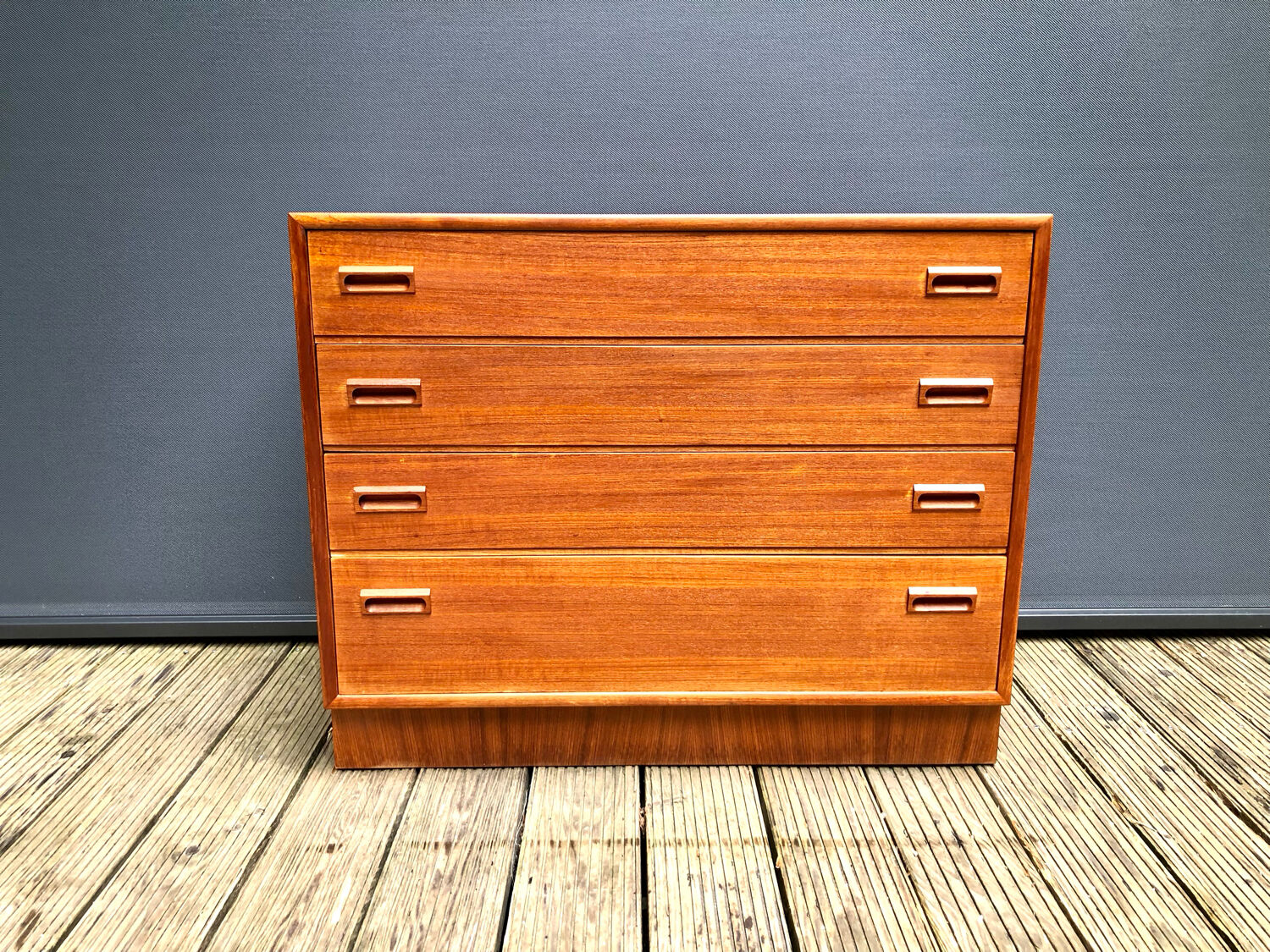 Kempkes chest of drawers
