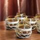 Ensemble de verres ambré avec vannerie