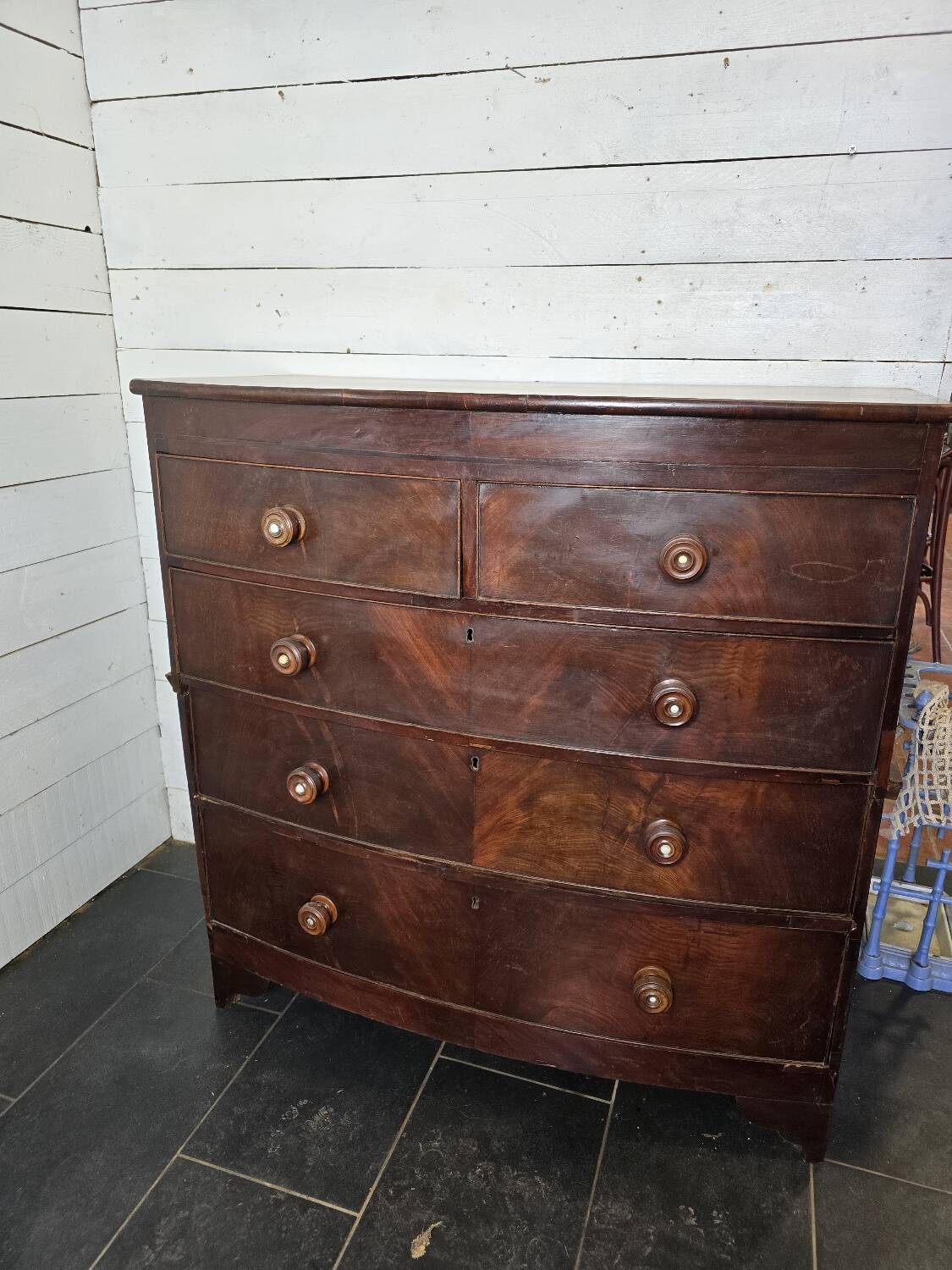 English mahogany chest of drawers
