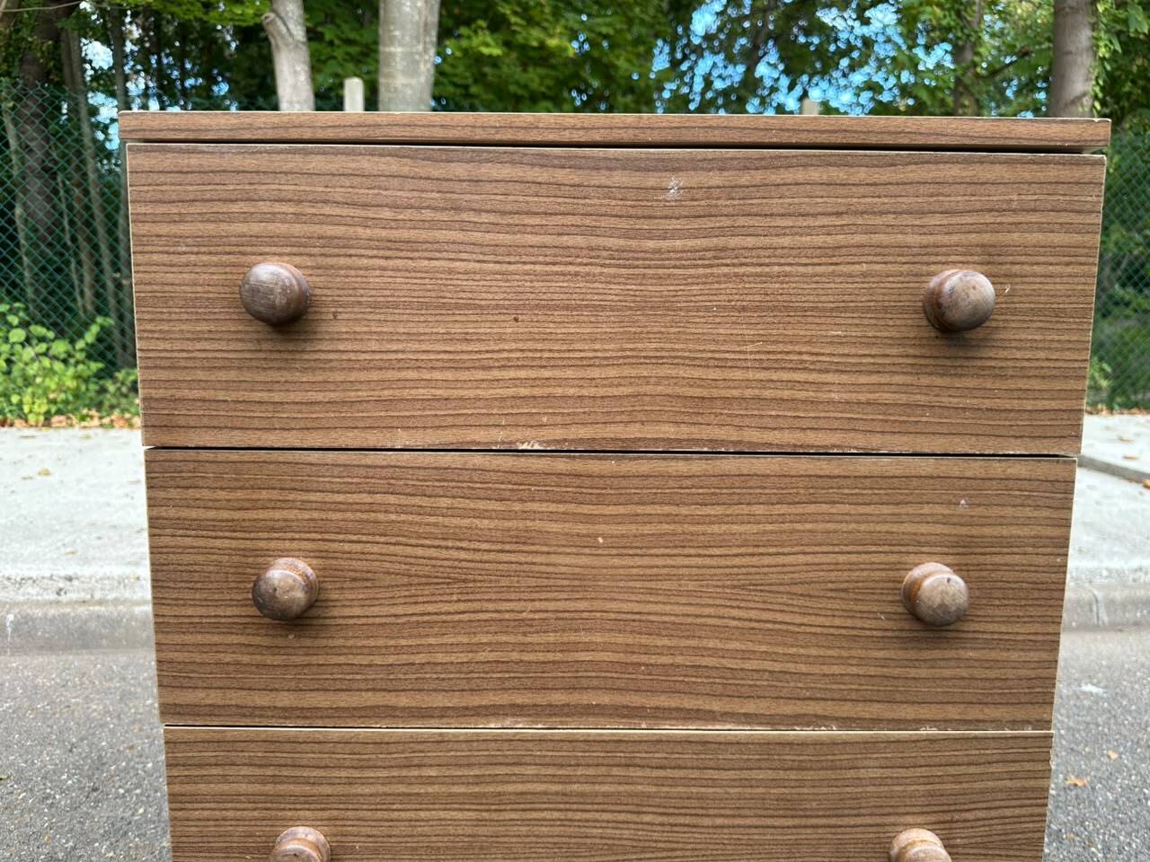 commode 4 tiroirs compacte — Effet bois foncé
