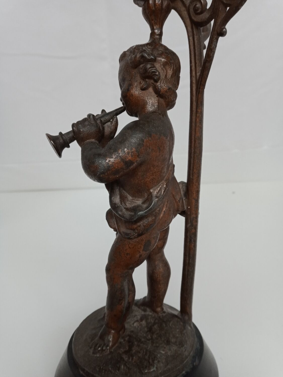 Bougeoirs putti musicians