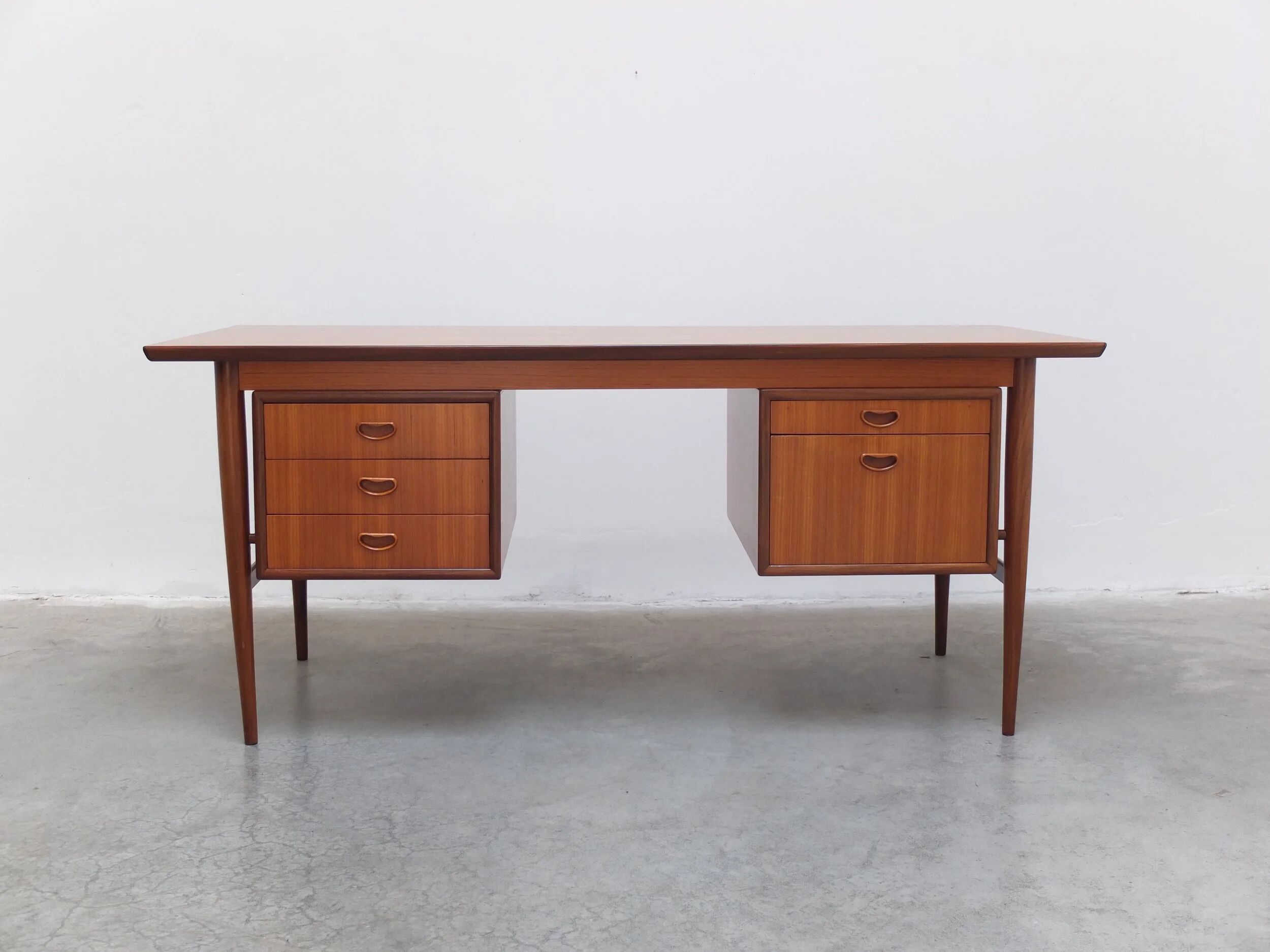 Freestanding executive desk by Oswald Vermaercke for V-Form, 1960s