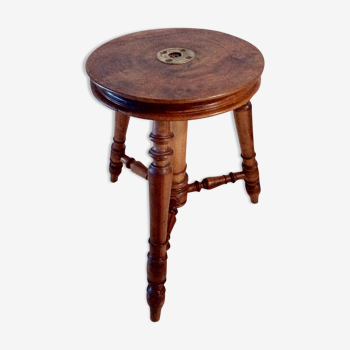 Tabouret tripode en bois