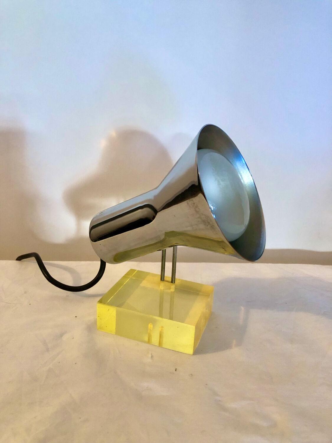 Articulated chrome and plexiglass casserole spotlight