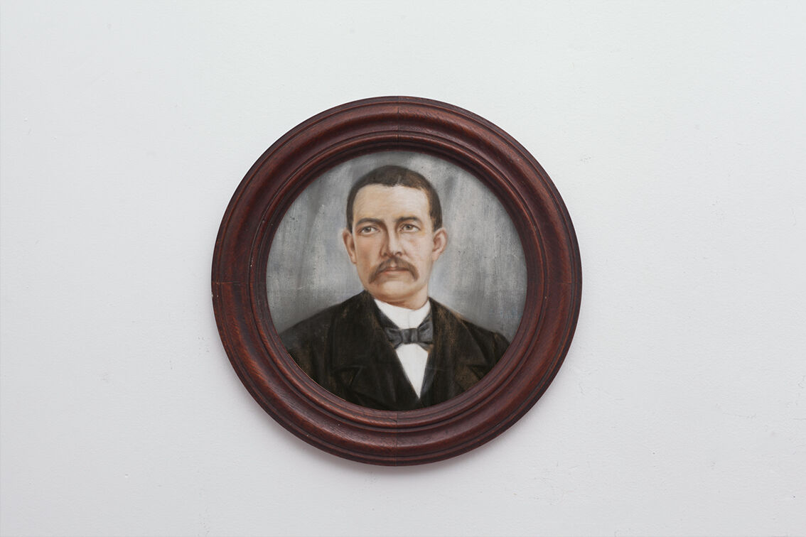 Portrait man in frame round wood