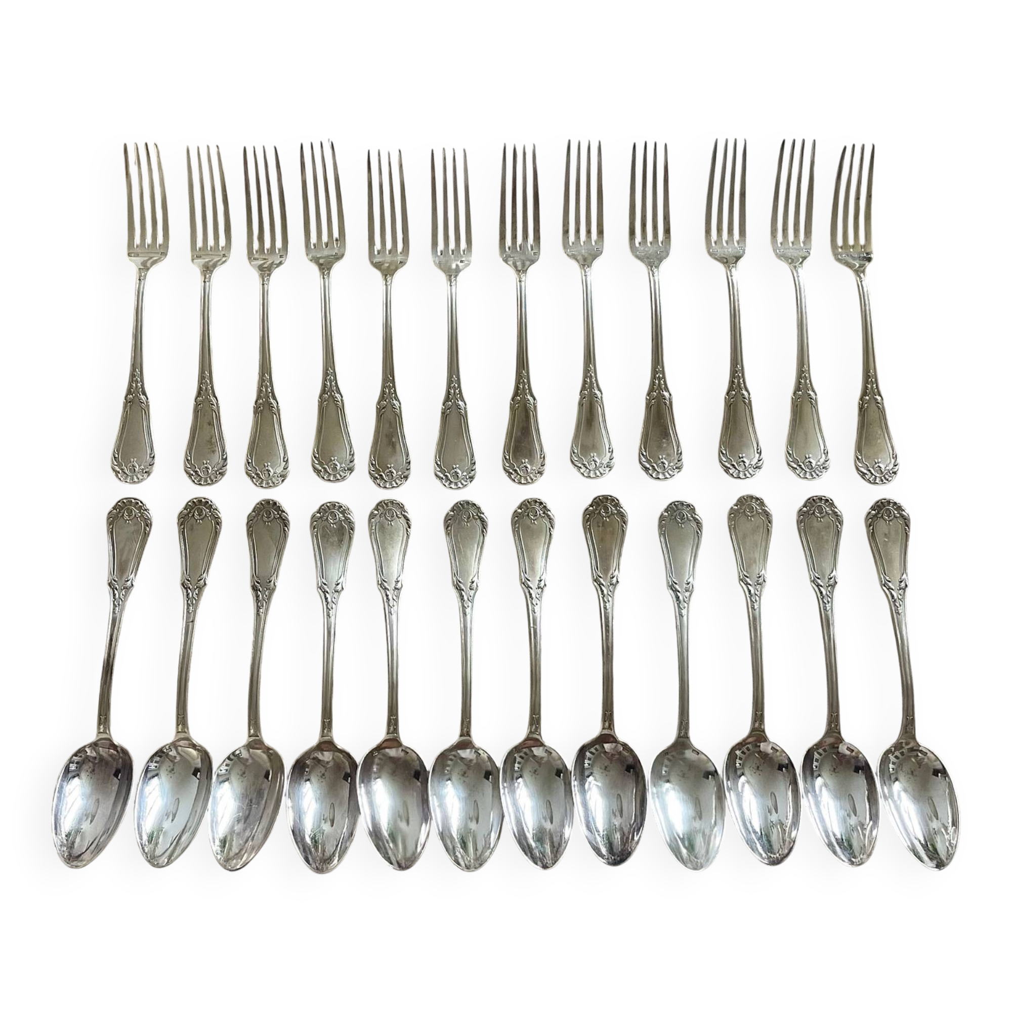 24 couverts anciens Louis XV.