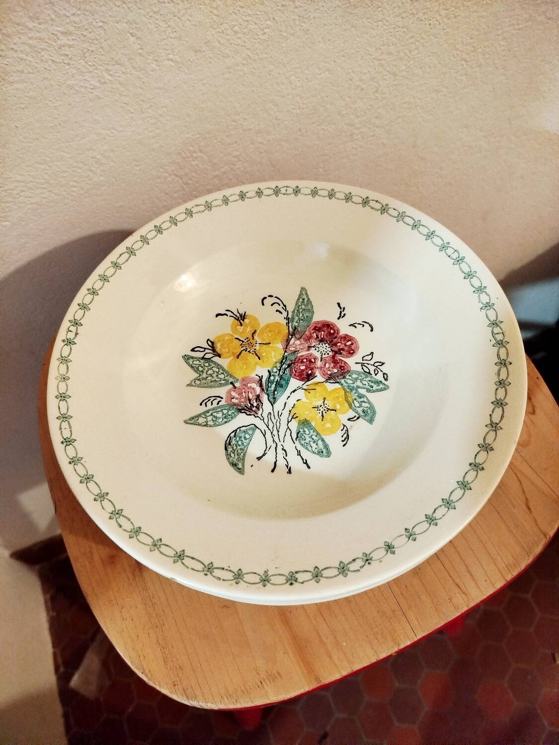 8 Digoin Sarreguemines plates