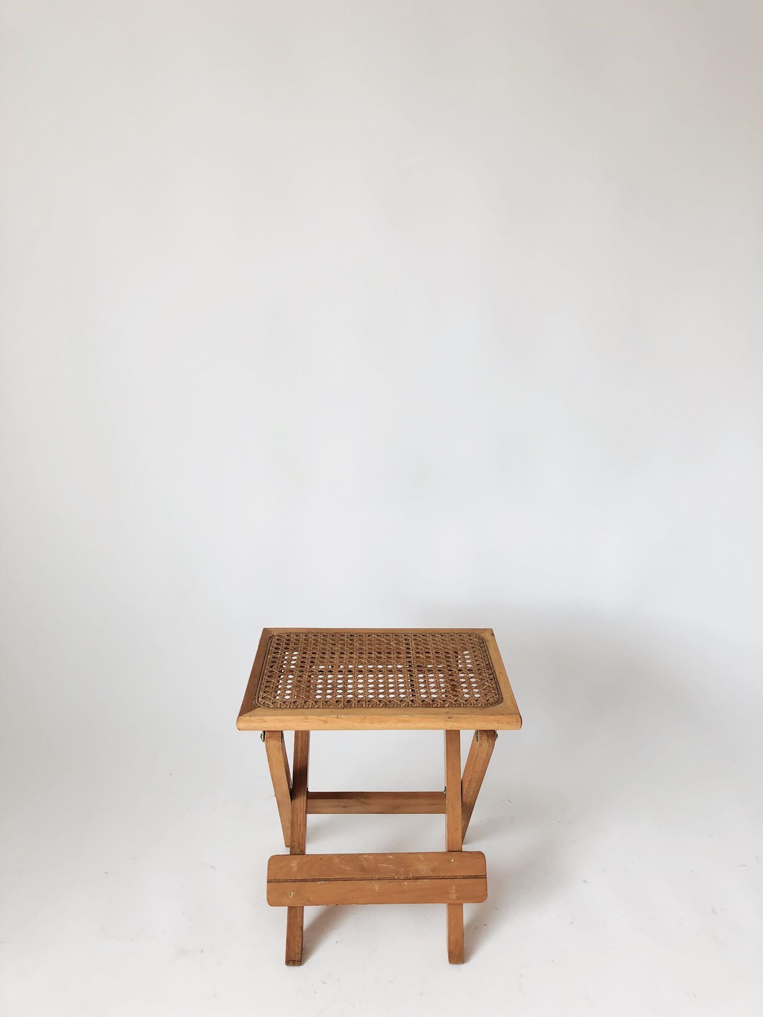 Foldable canage canage stool