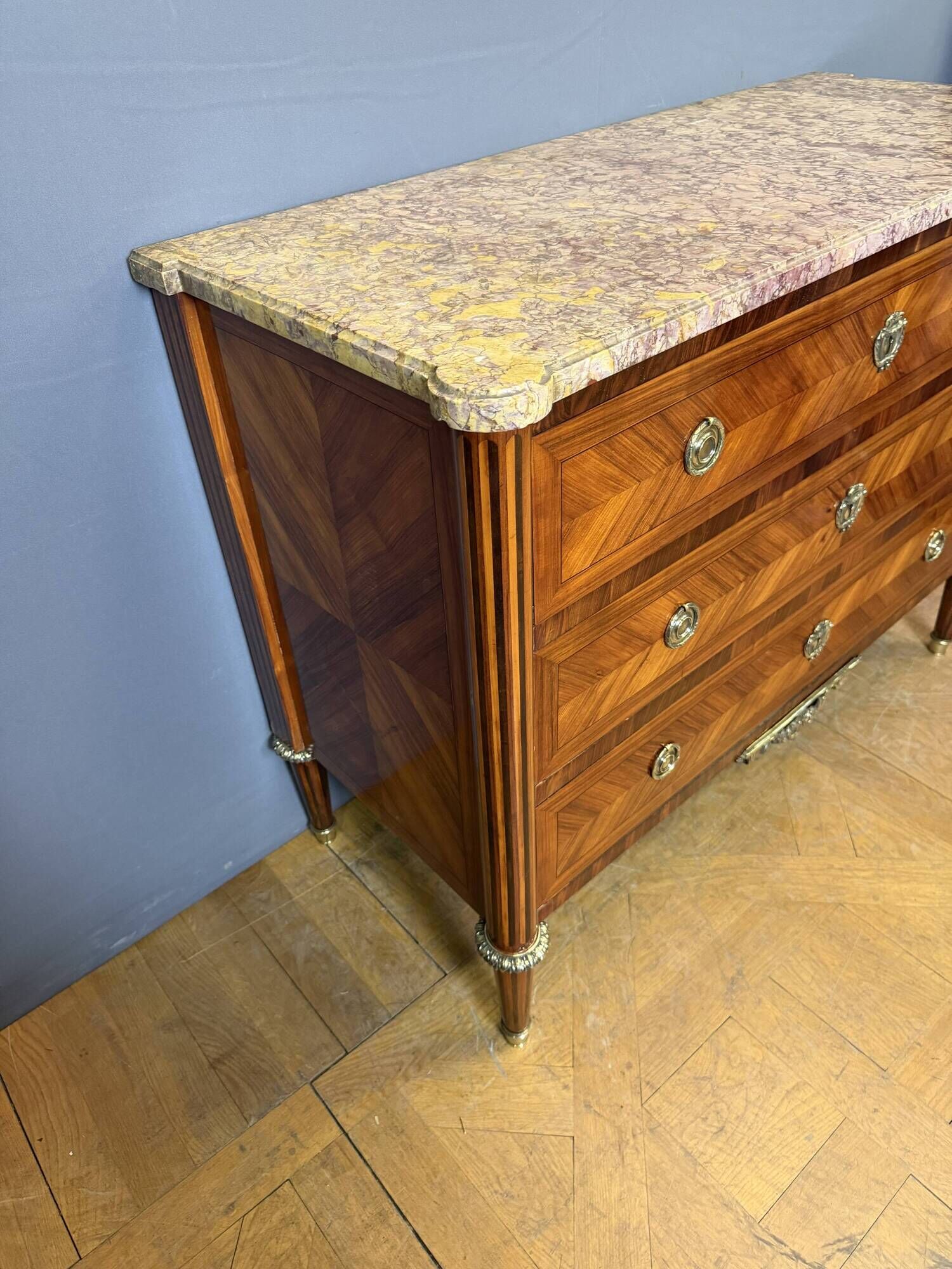 Louis XVI commode in rosewood and rosewood.
