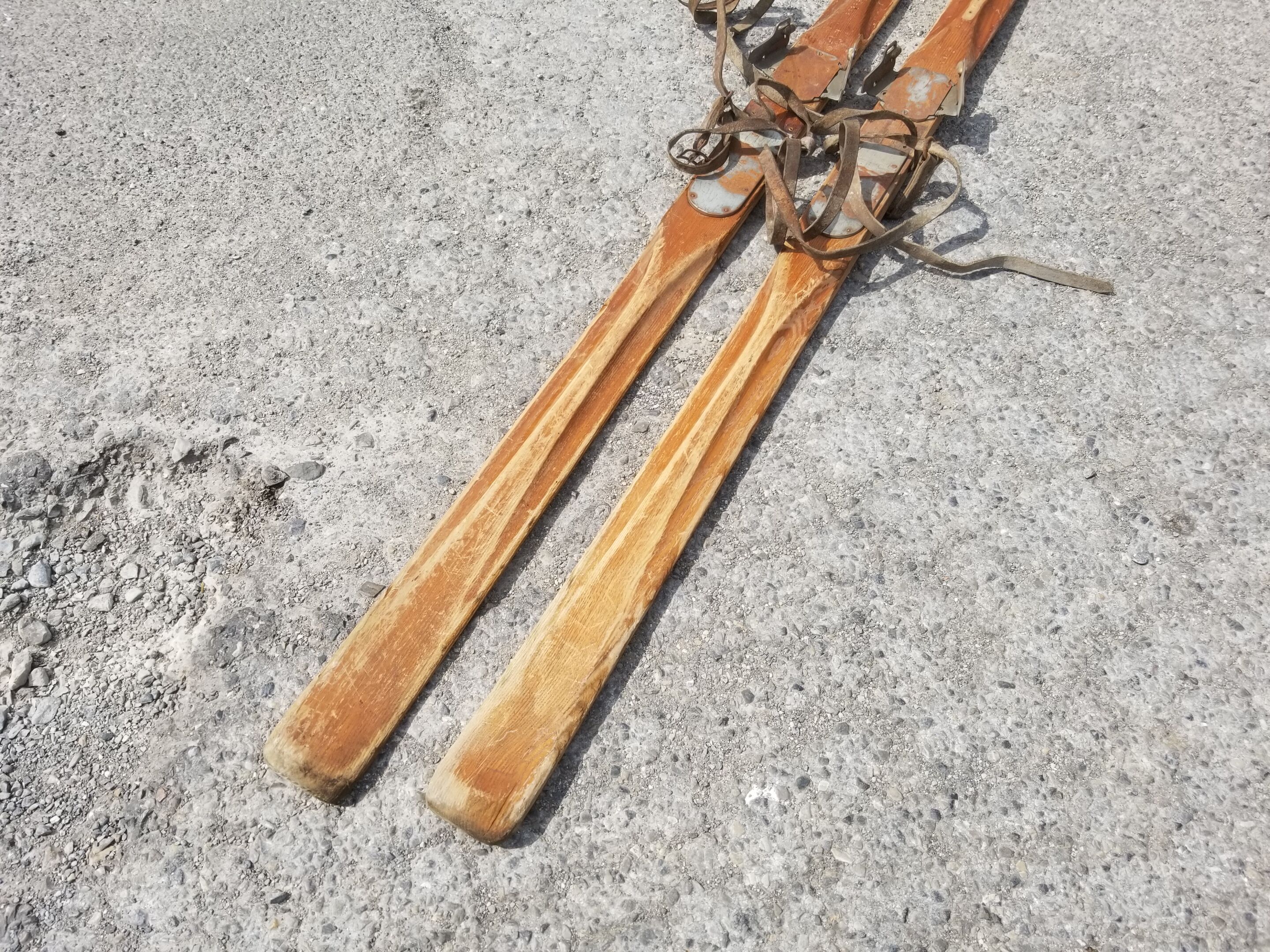 Ancienne paire de ski en bois - vintage