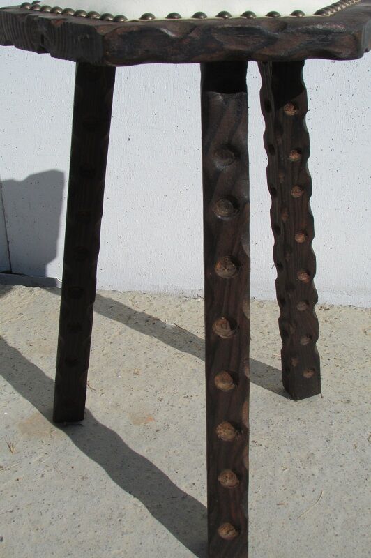 Catalan tripod stool, Spanish in solid pine