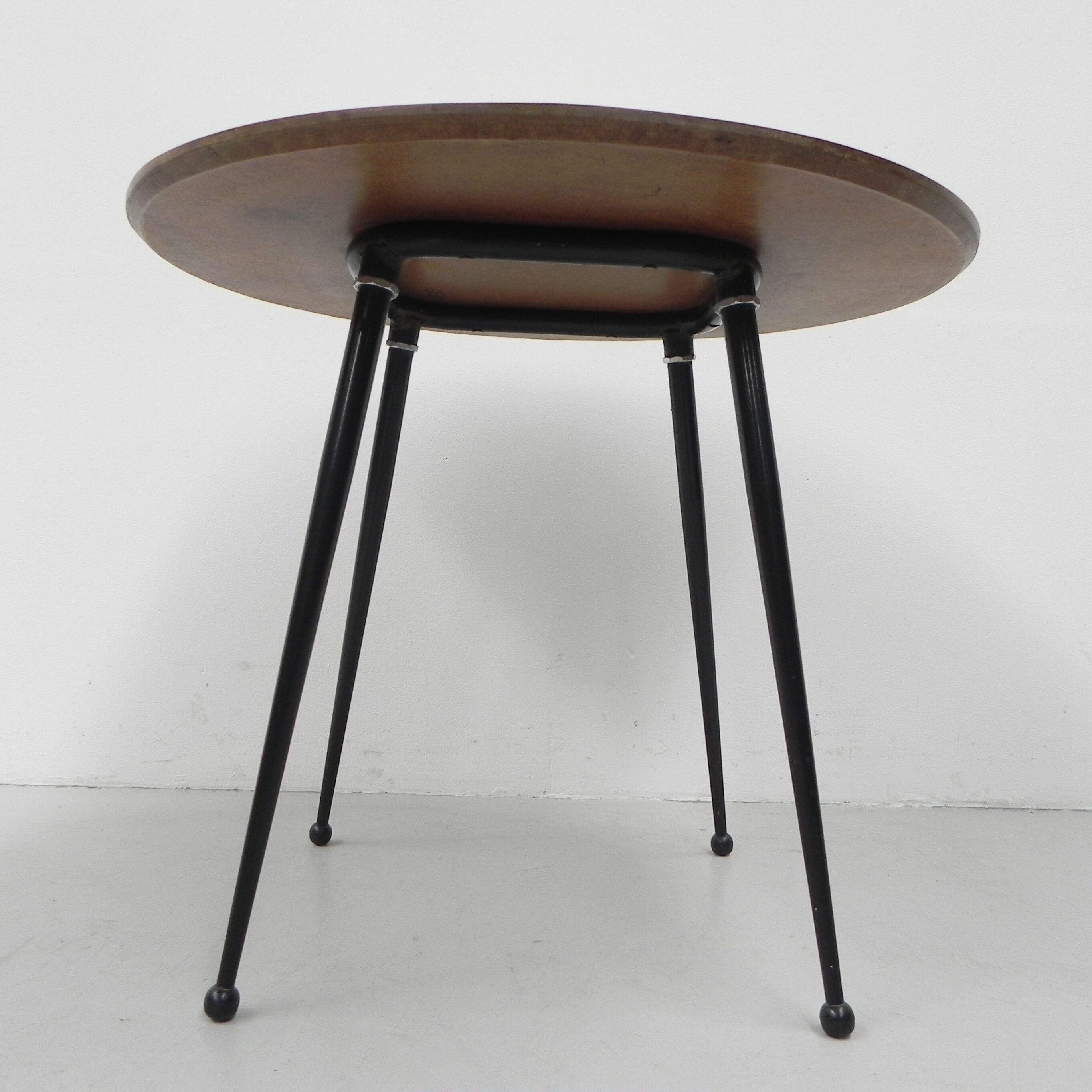 Vintage coffee table with round formica top