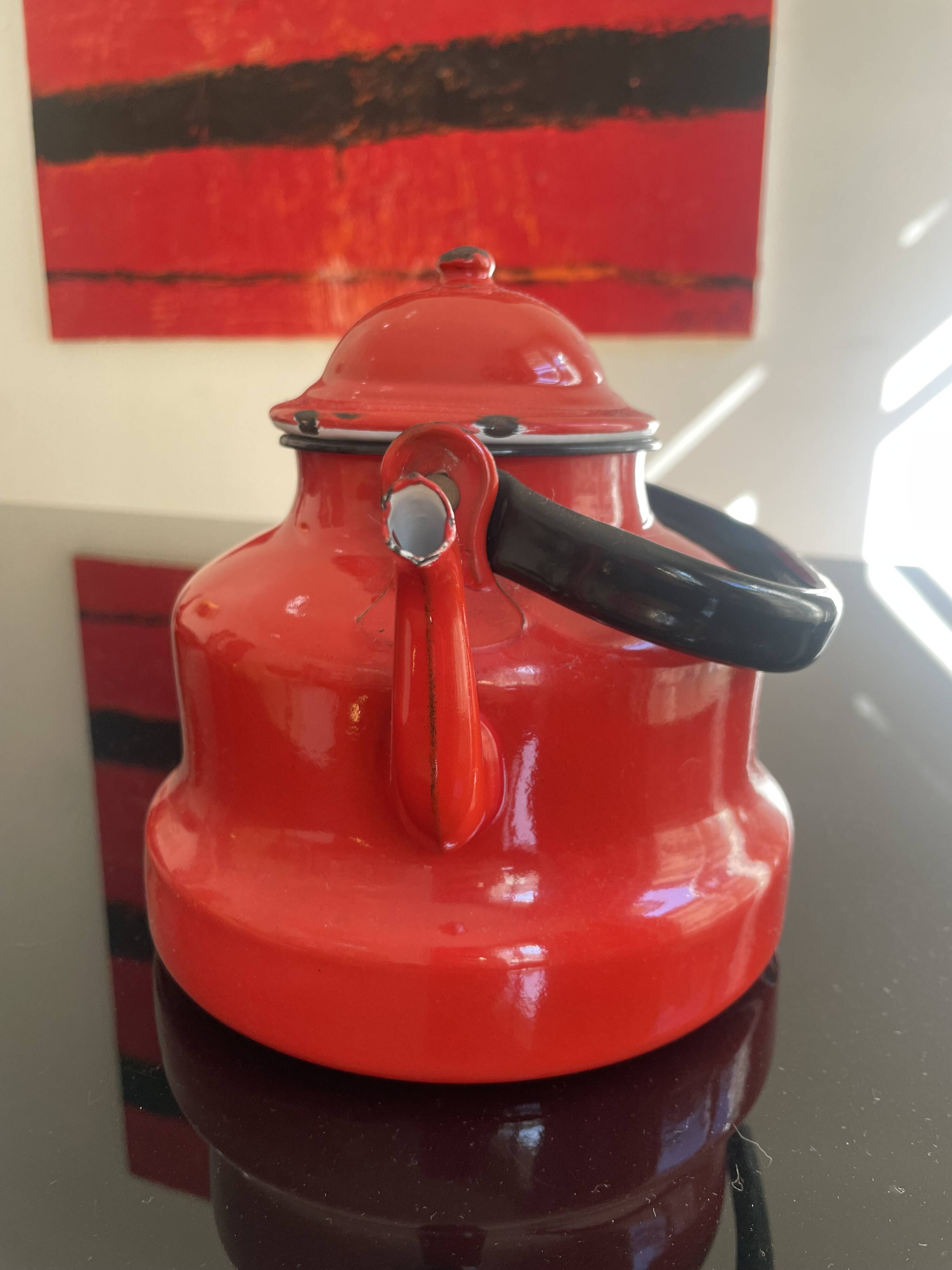 Red enamelled sheet metal kettle