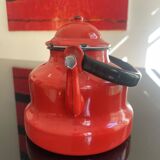 Red enamelled sheet metal kettle