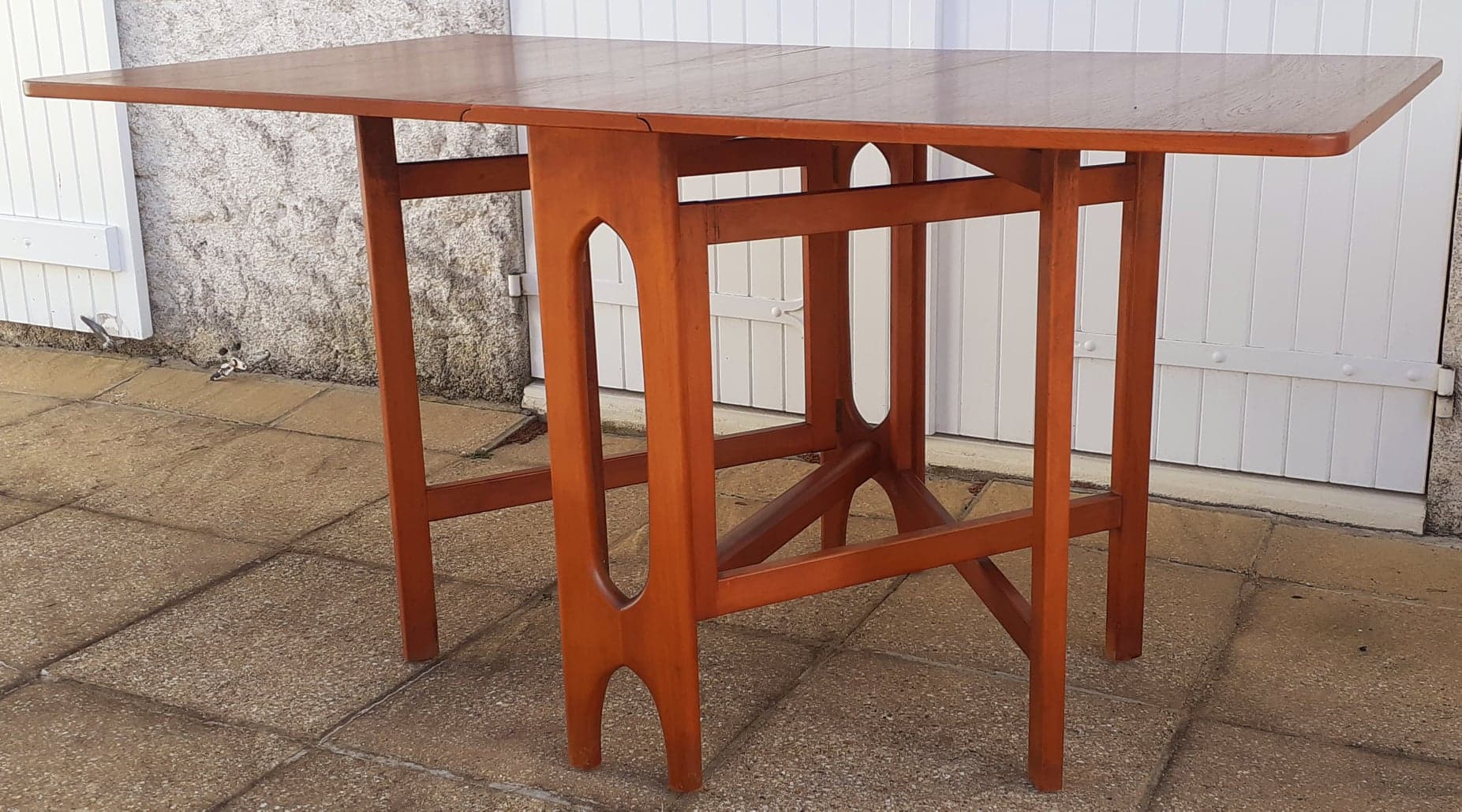 Bendt Winge's table for Kleppes M-belfabrikk