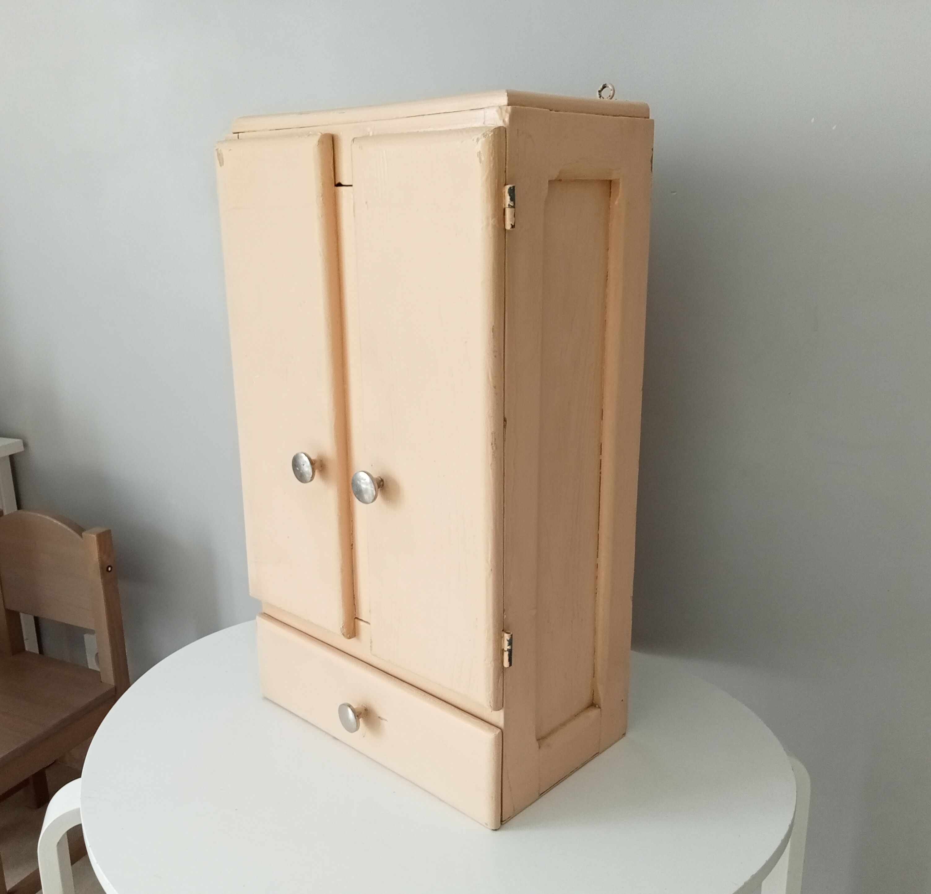 Medicine cabinet 50s