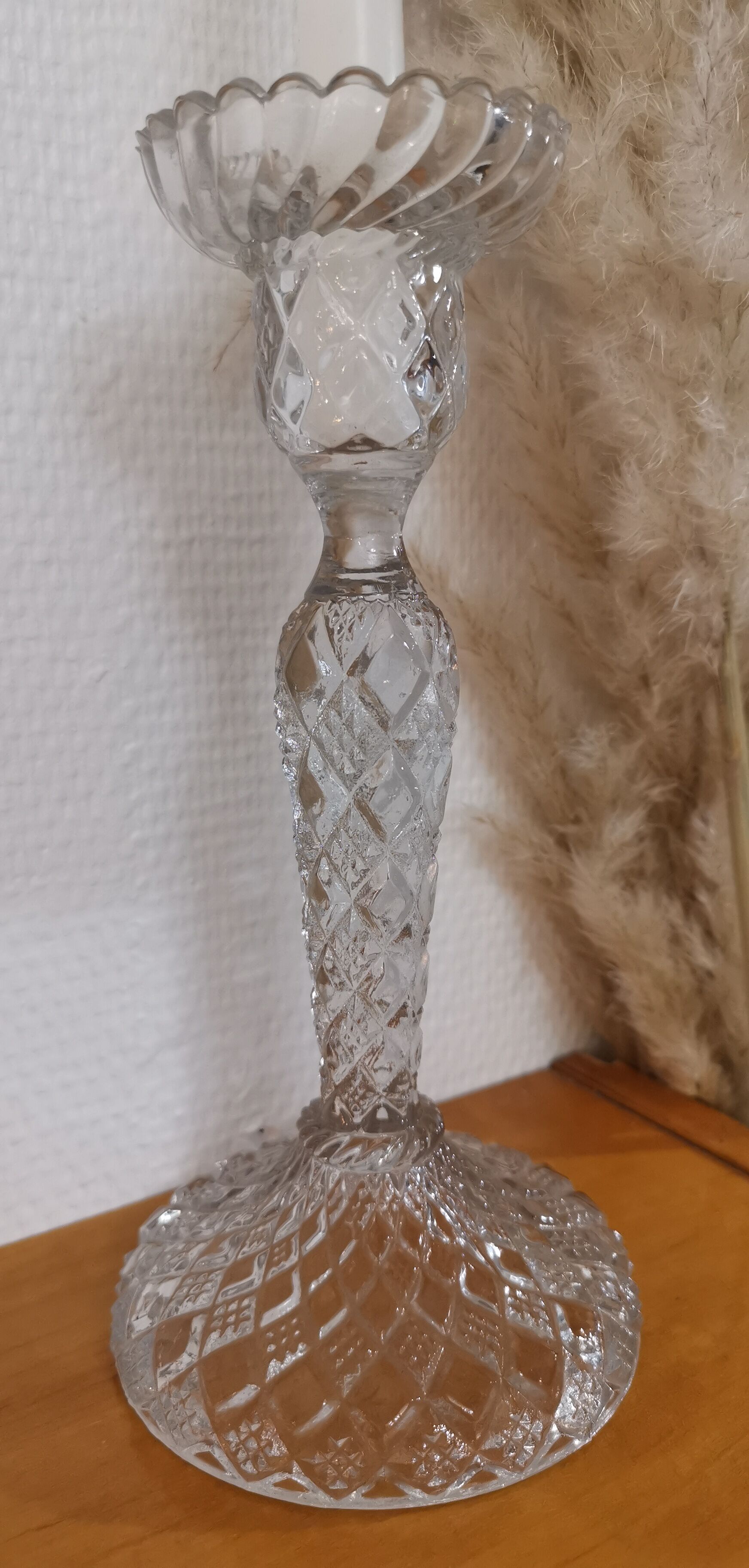 Portieux candle holder in molded glass