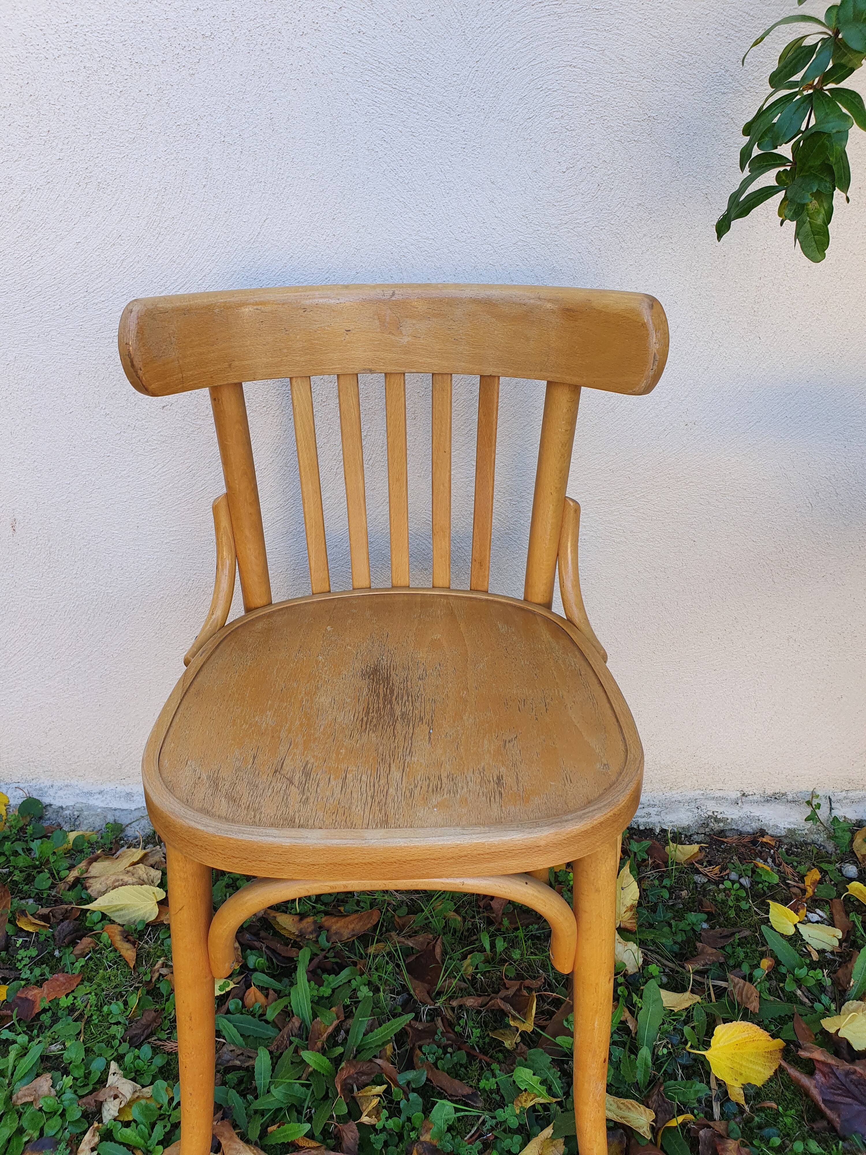 Fauteuil de bistrot pouvant servir de chaise de bureau
