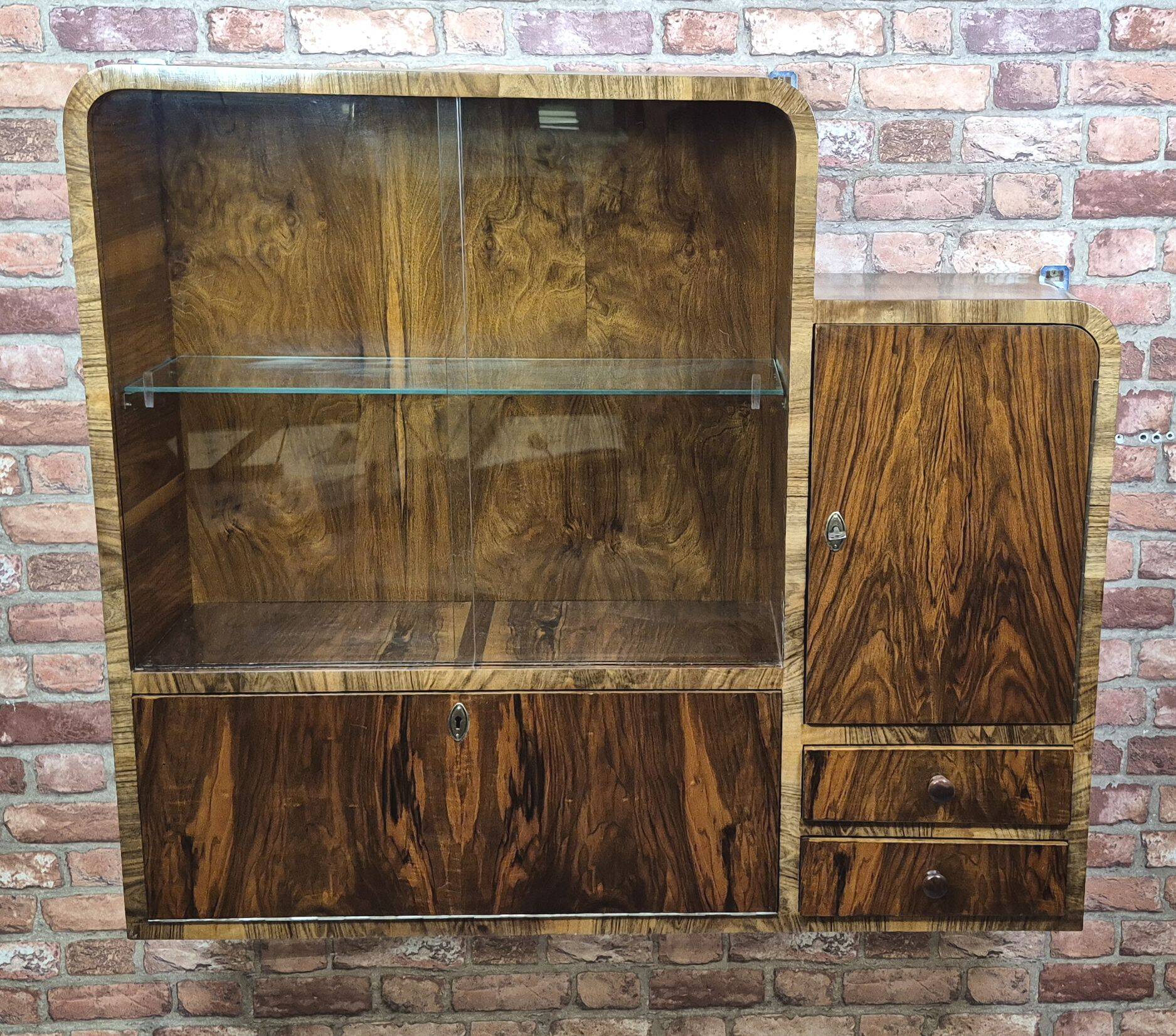 Vitrine Art Déco en noyer rénovée avec bar, rétro, vintage, années 40