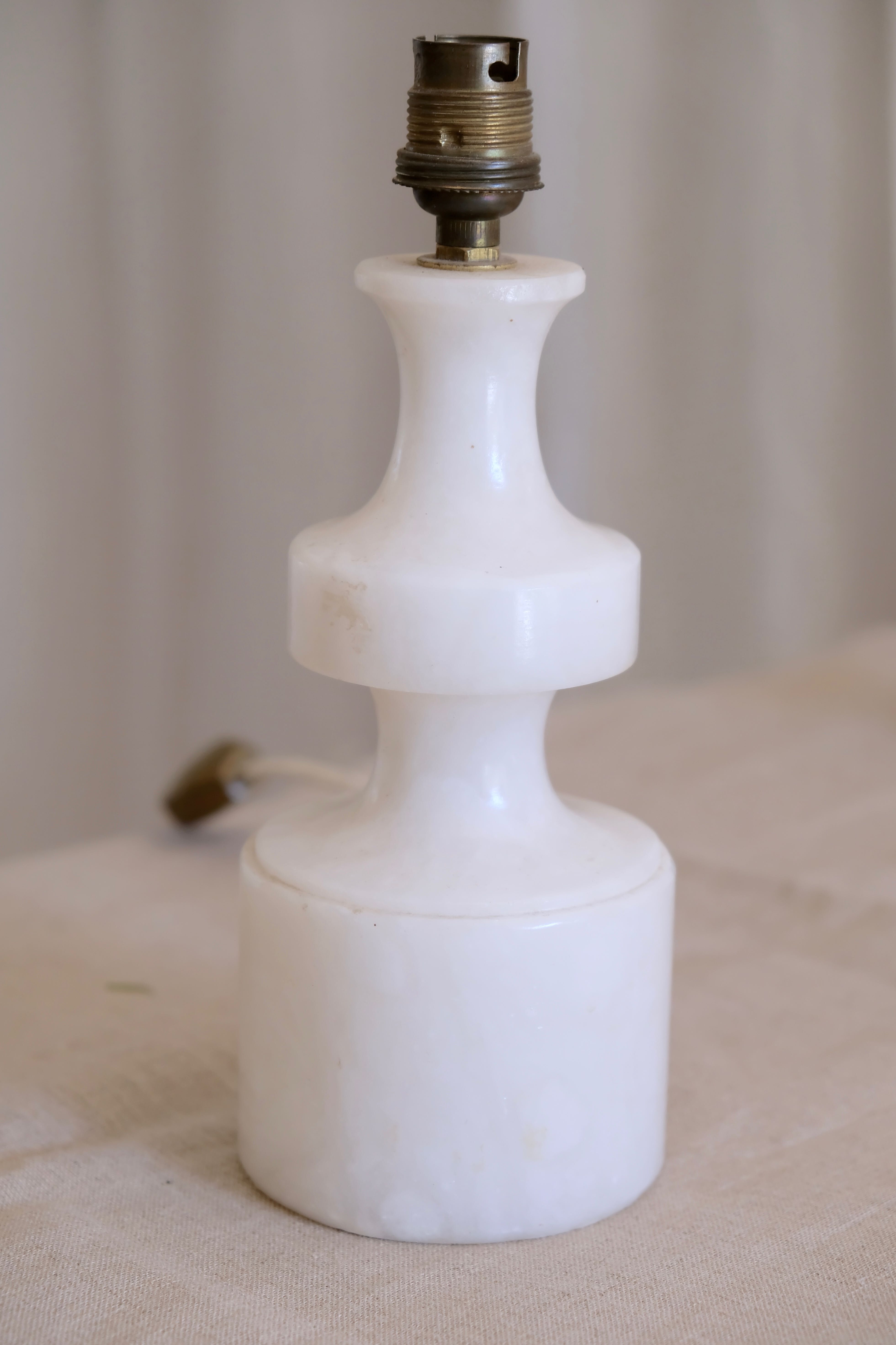 Geometric table lamp in alabaster 50s