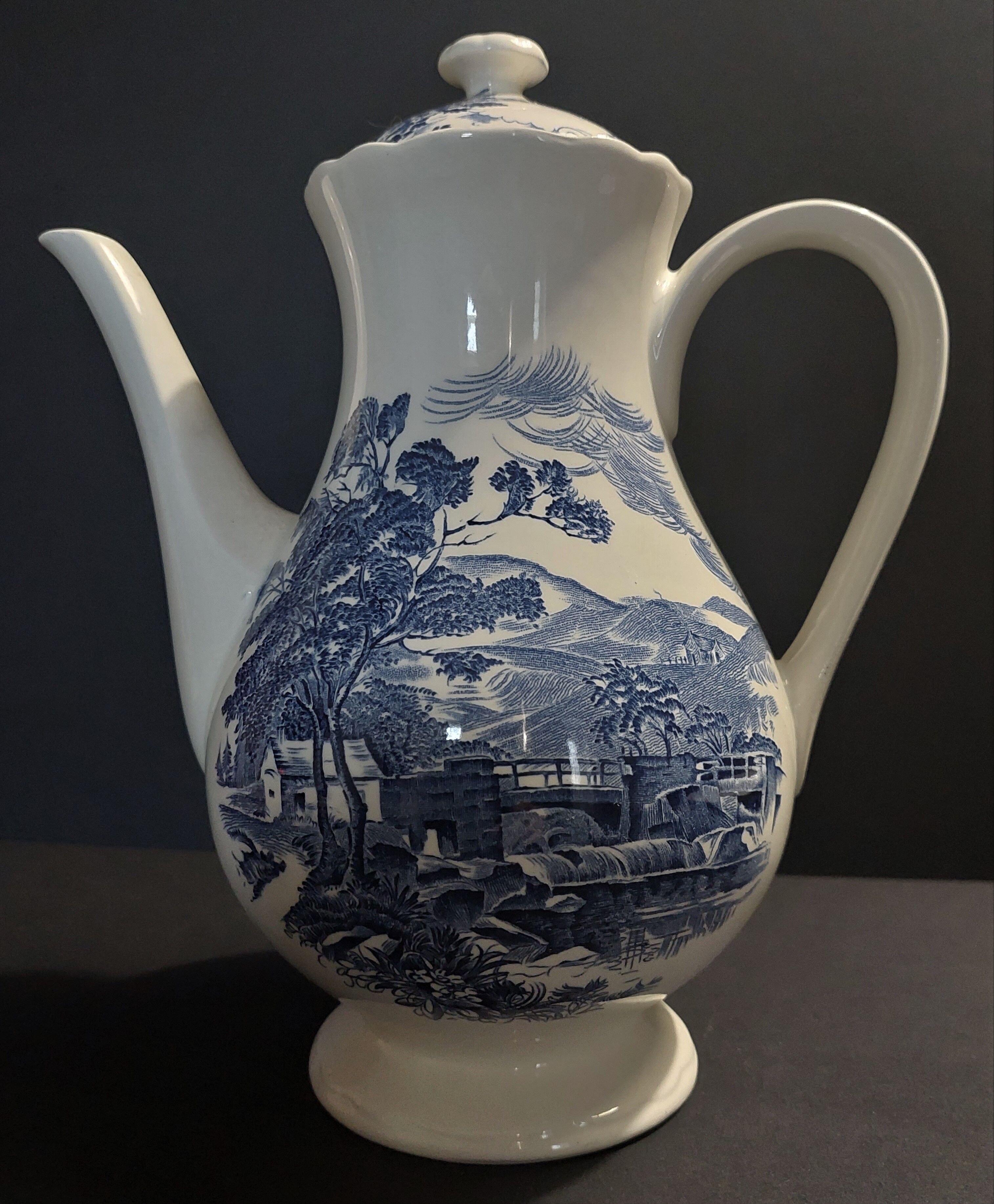 Faience pouring coffee maker Gien decor countryside blue