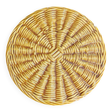 Plat en barbotine Vallauris décor panier tressé