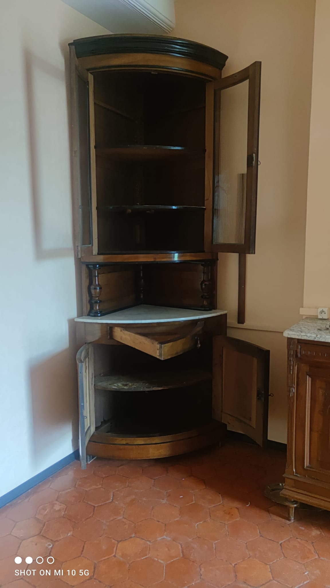 Large corner buffet in solid walnut Louis Philippe era around 1840