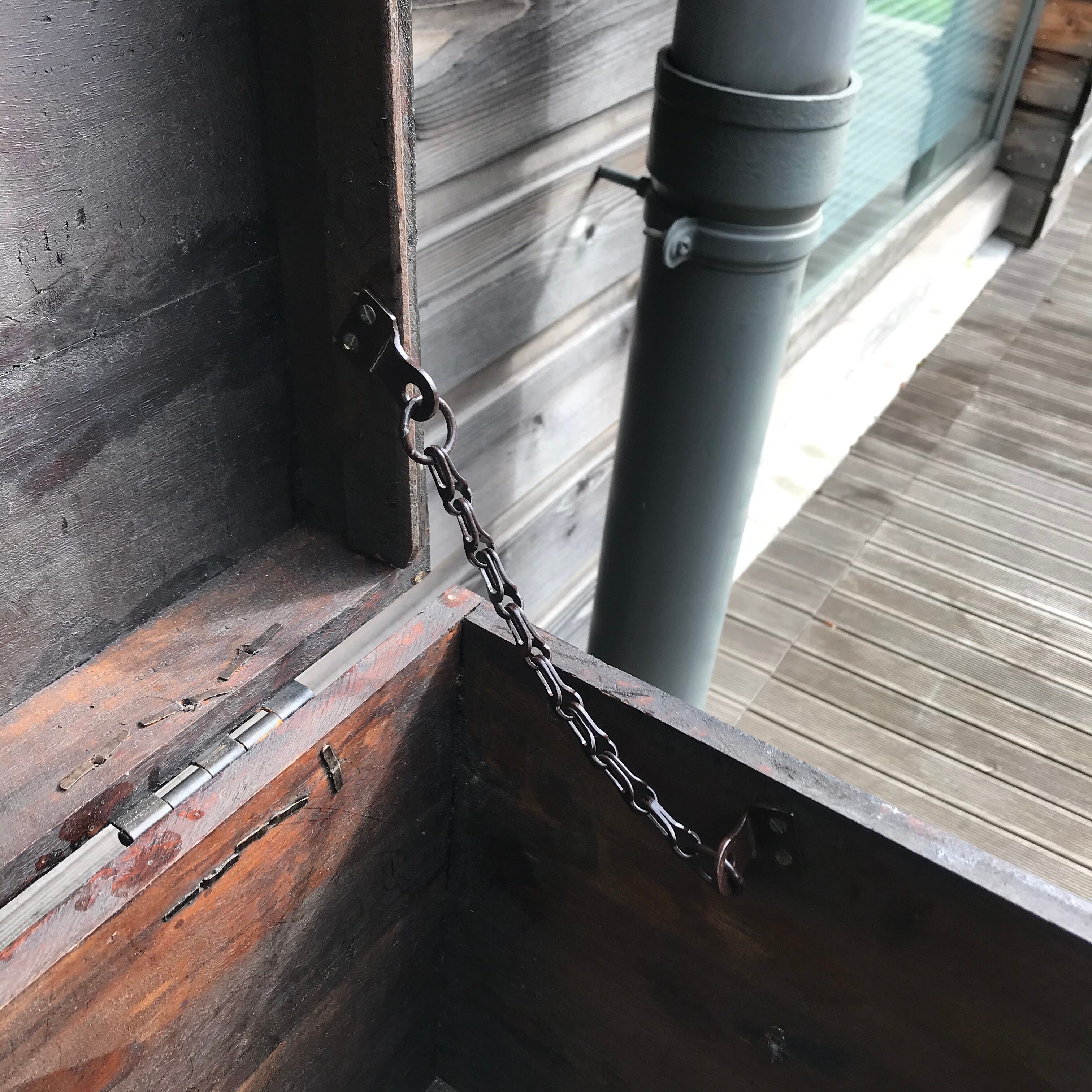 Metal-encrustation wood box