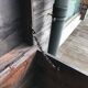 Coffre en bois incrustation métal sur socle