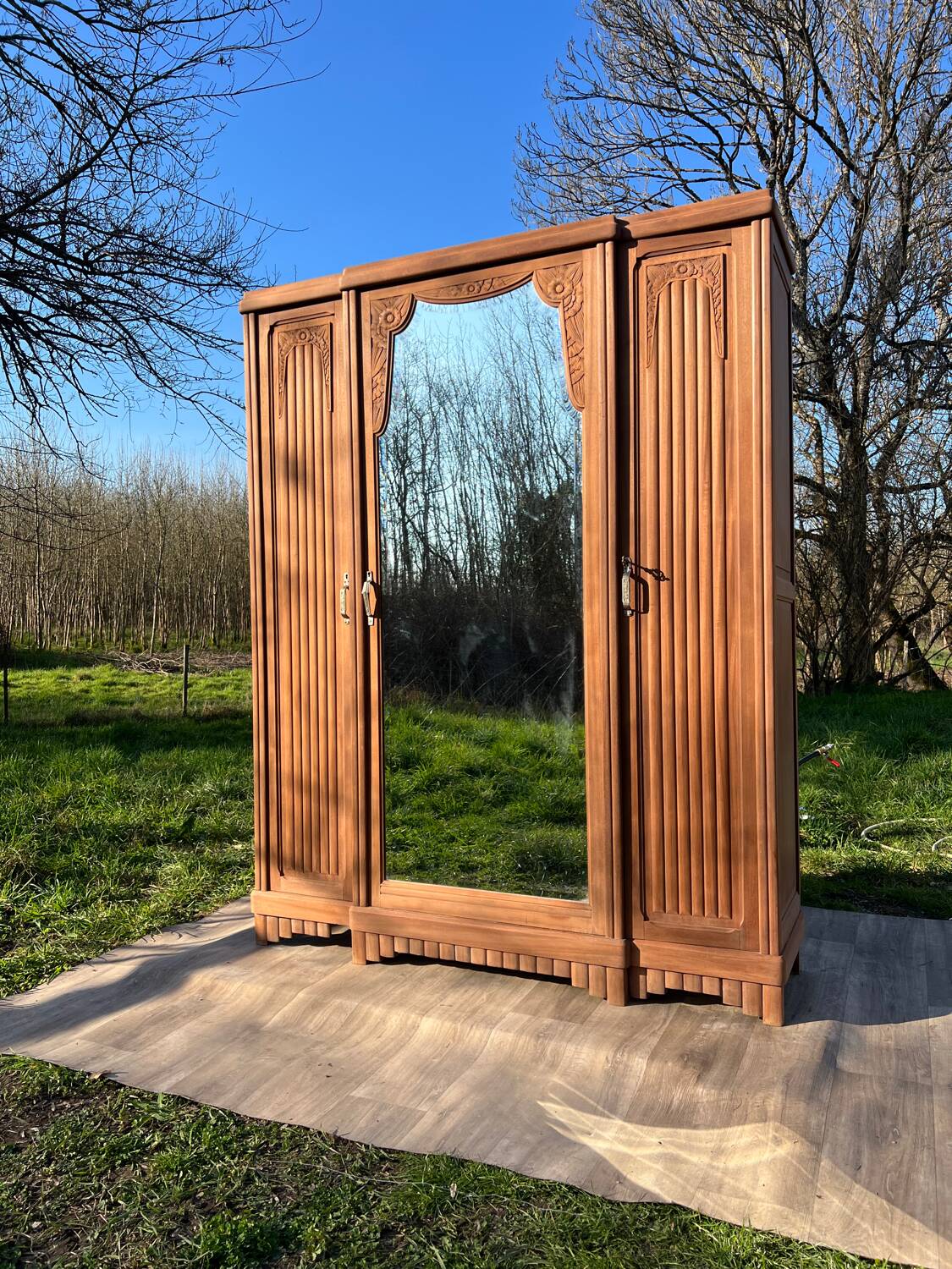 Armoire art déco en bois exotique