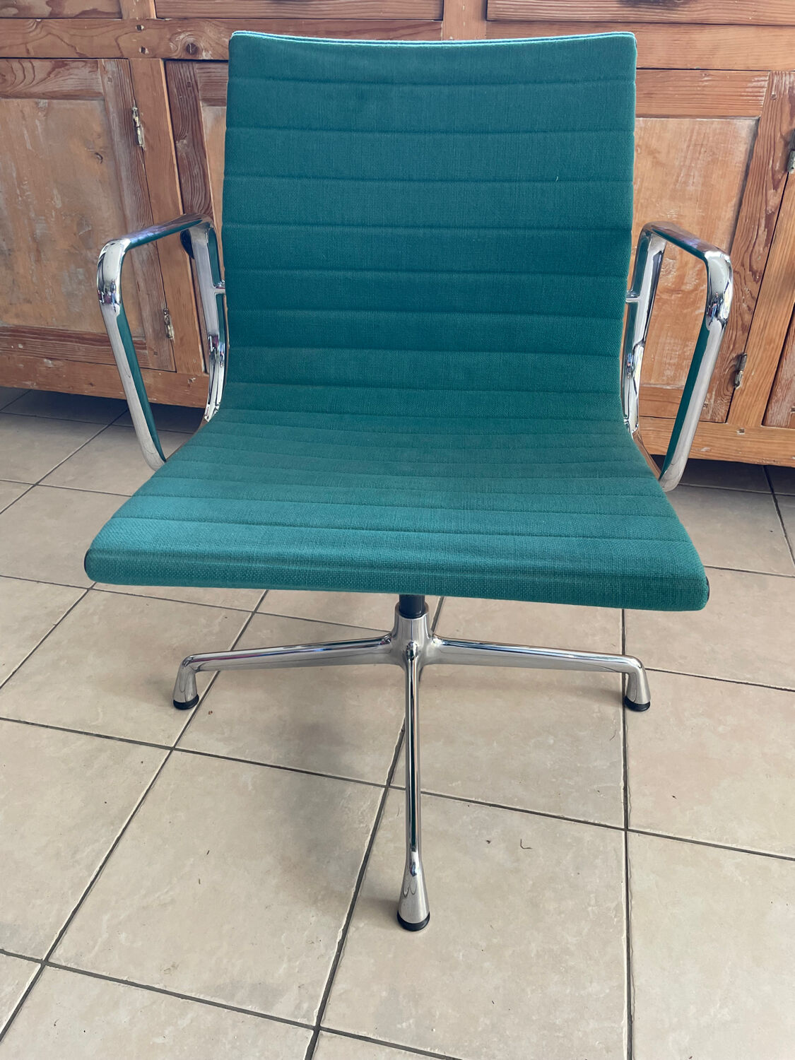 Eames EA 108 armchair designed by Vitra 97