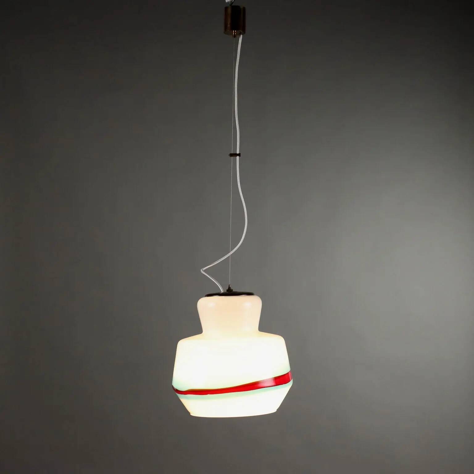 Suspension vintage en verre opalin et laiton, Italie, années 1960