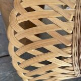 Natural fine wicker basket with a diameter of 20 cm.