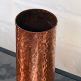 Vase and tray in hammered copper, Suede circa 1960