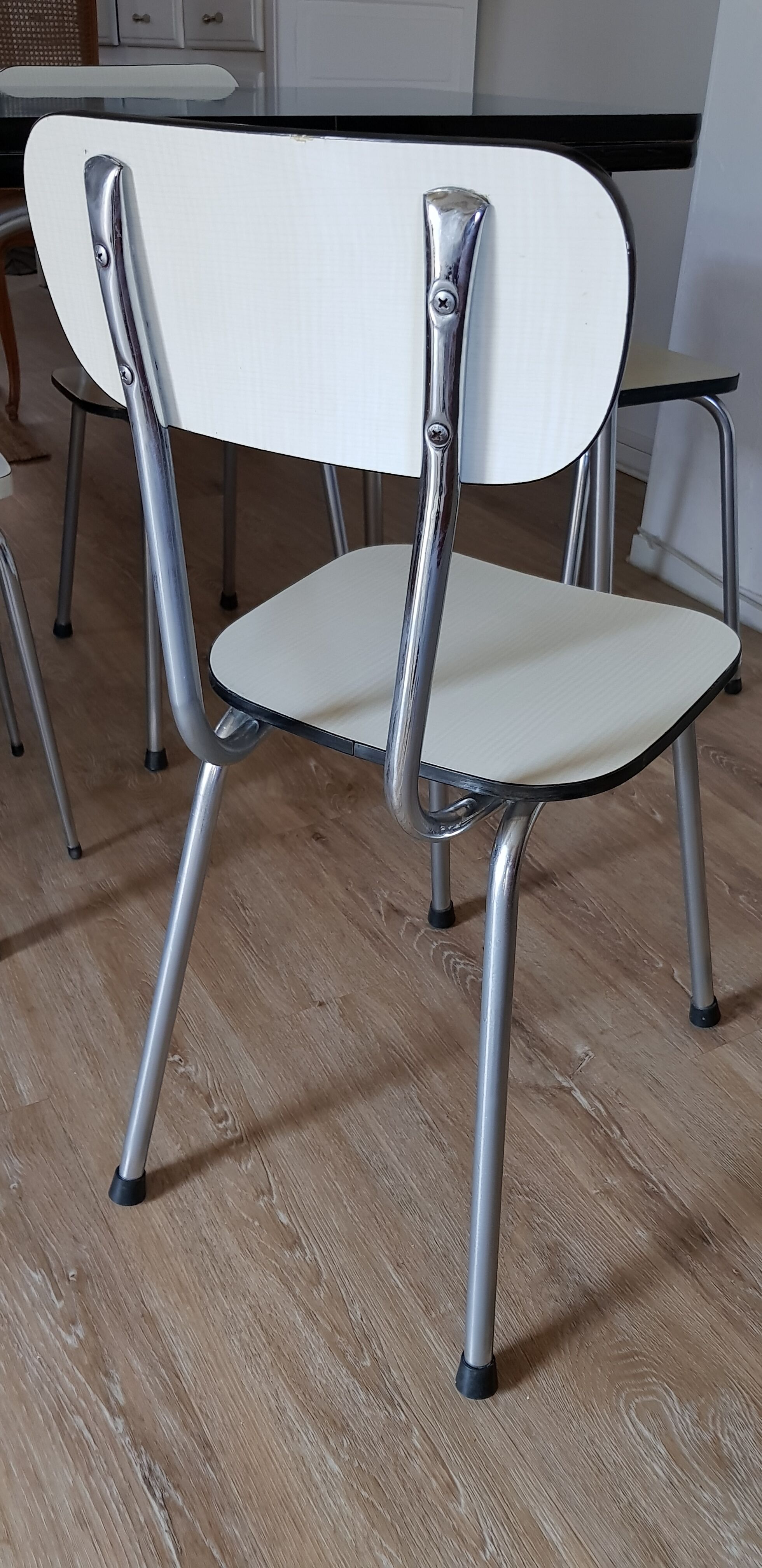 Formica extension table set, 2 chairs and 2 stools
