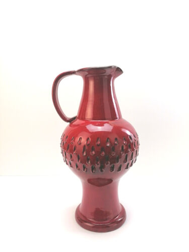 Vase pichet émaillé rouge effet peau de fraise