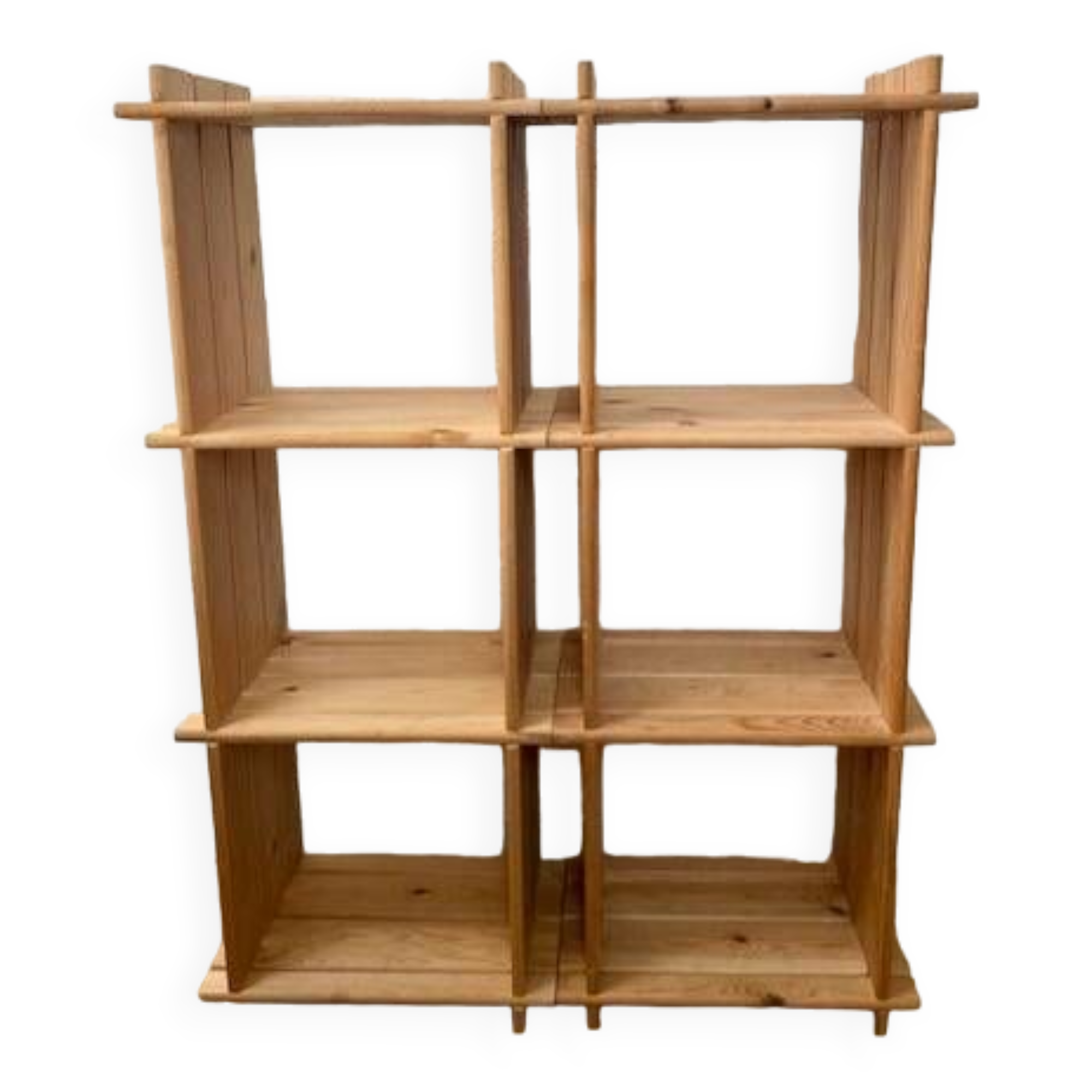 Ensemble d'étagères en bois sur pieds