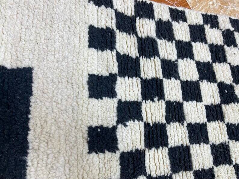 Handmade decorated Berber rug 250cm x 150cm