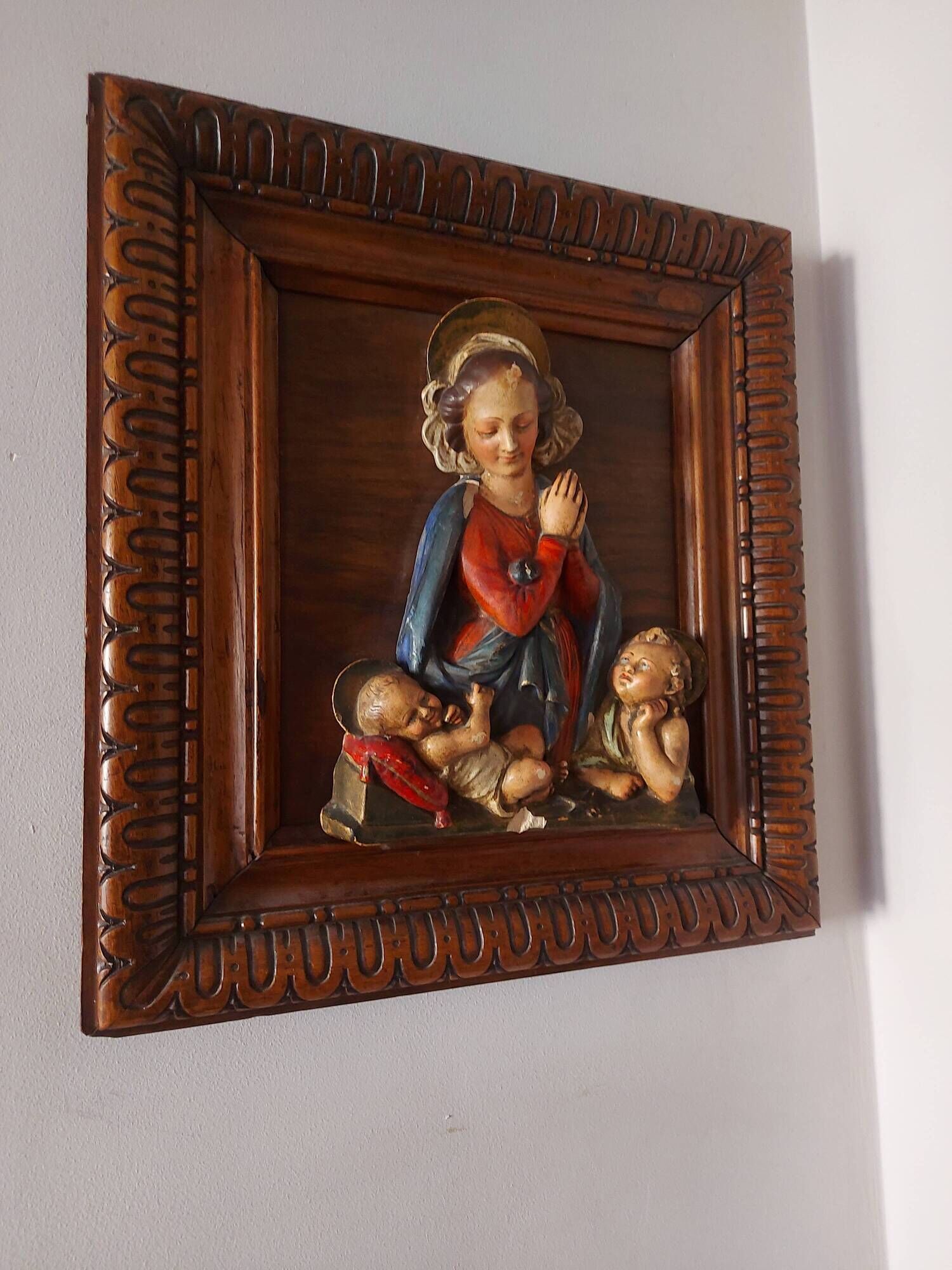 Painting, low relief in polychrome plaster, virgin mary, child jesus on wooden frame