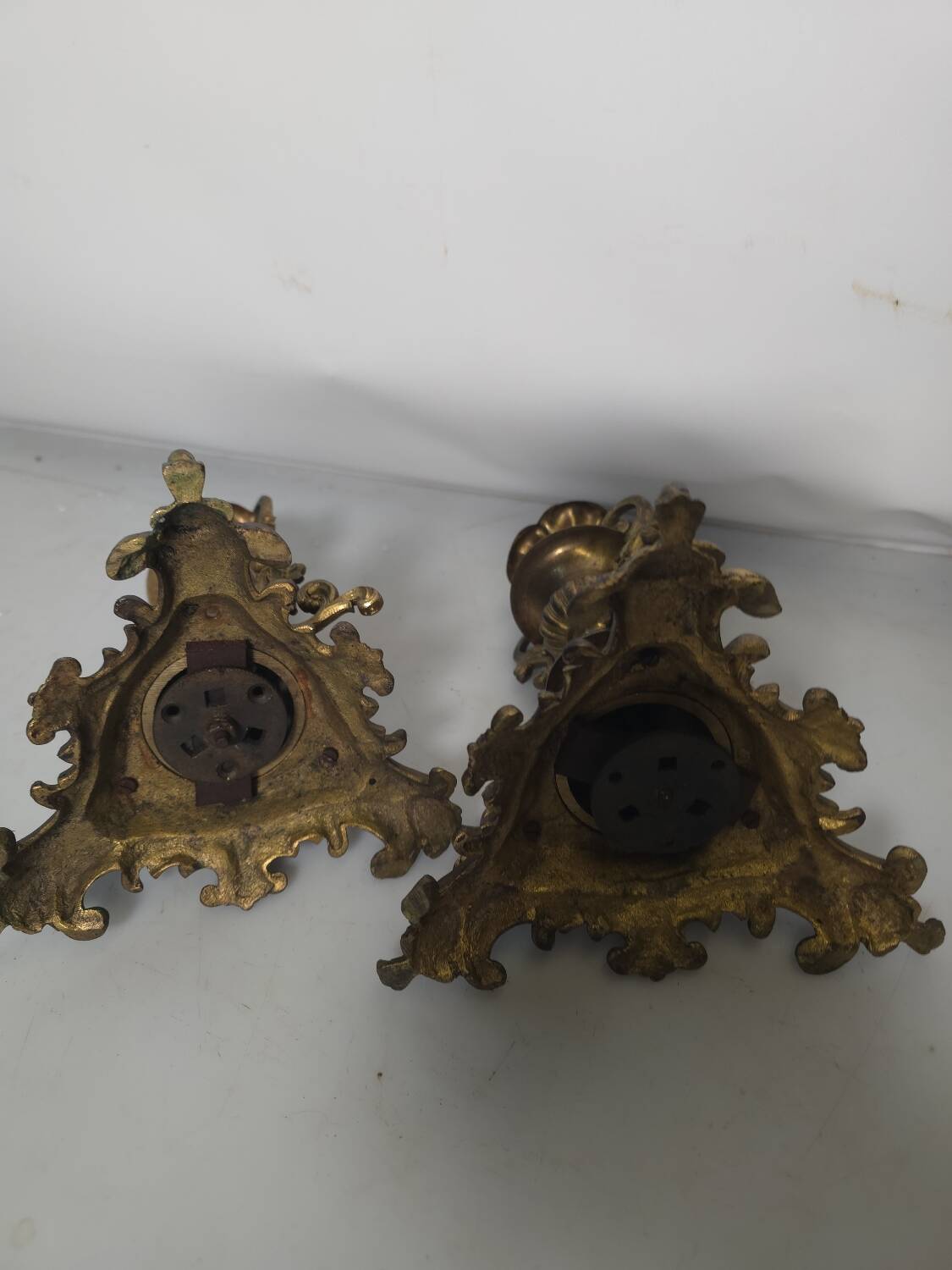 Bougeoirs en bronze avec grappes de raisins (la paire )