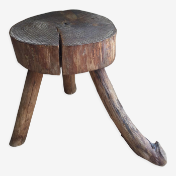 Pin's Table d'appoint brutaliste rustique