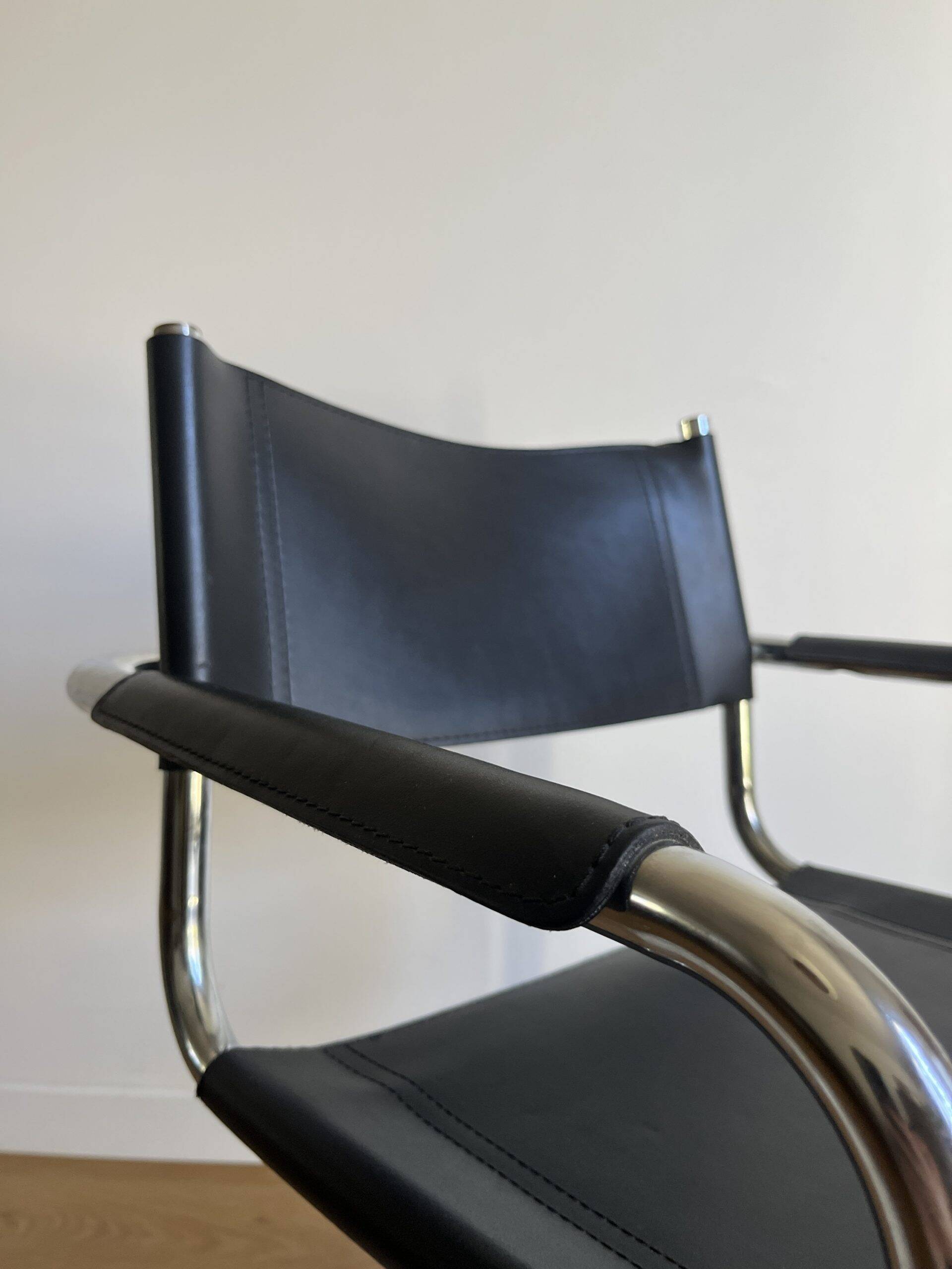 Black leather cantilever armchair Bauhaus design