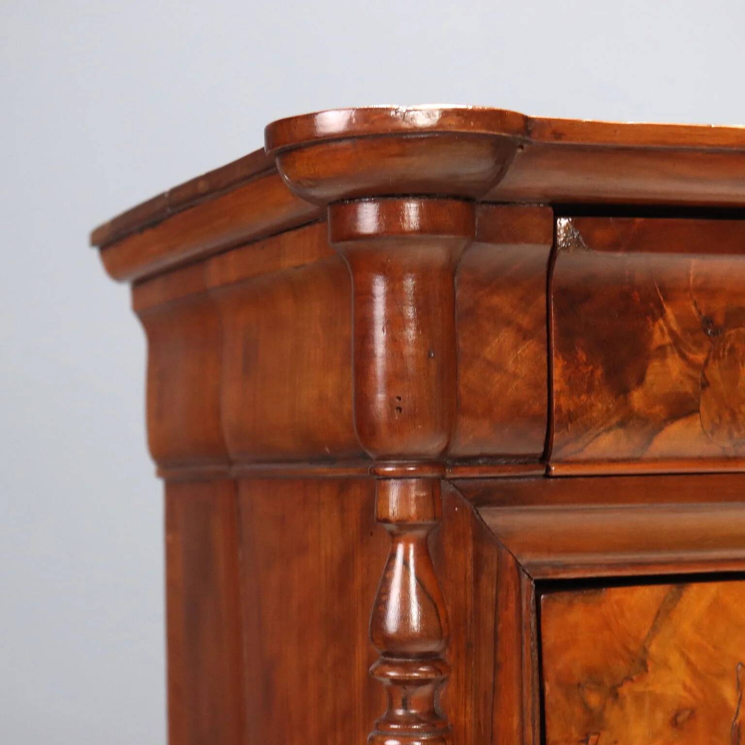 Antique Louis-Philippe bedside table in walnut, Italy, 19th century.