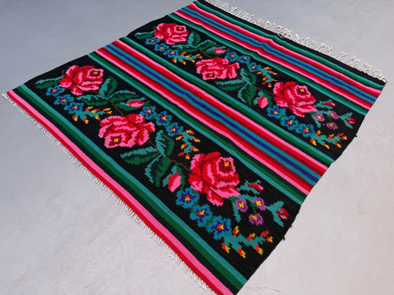 Vintage Moldovan square kilim 130x135 cm kelim wool rug medium 2549