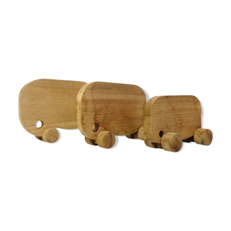 Ensemble de trois éléphants en bois à roulette