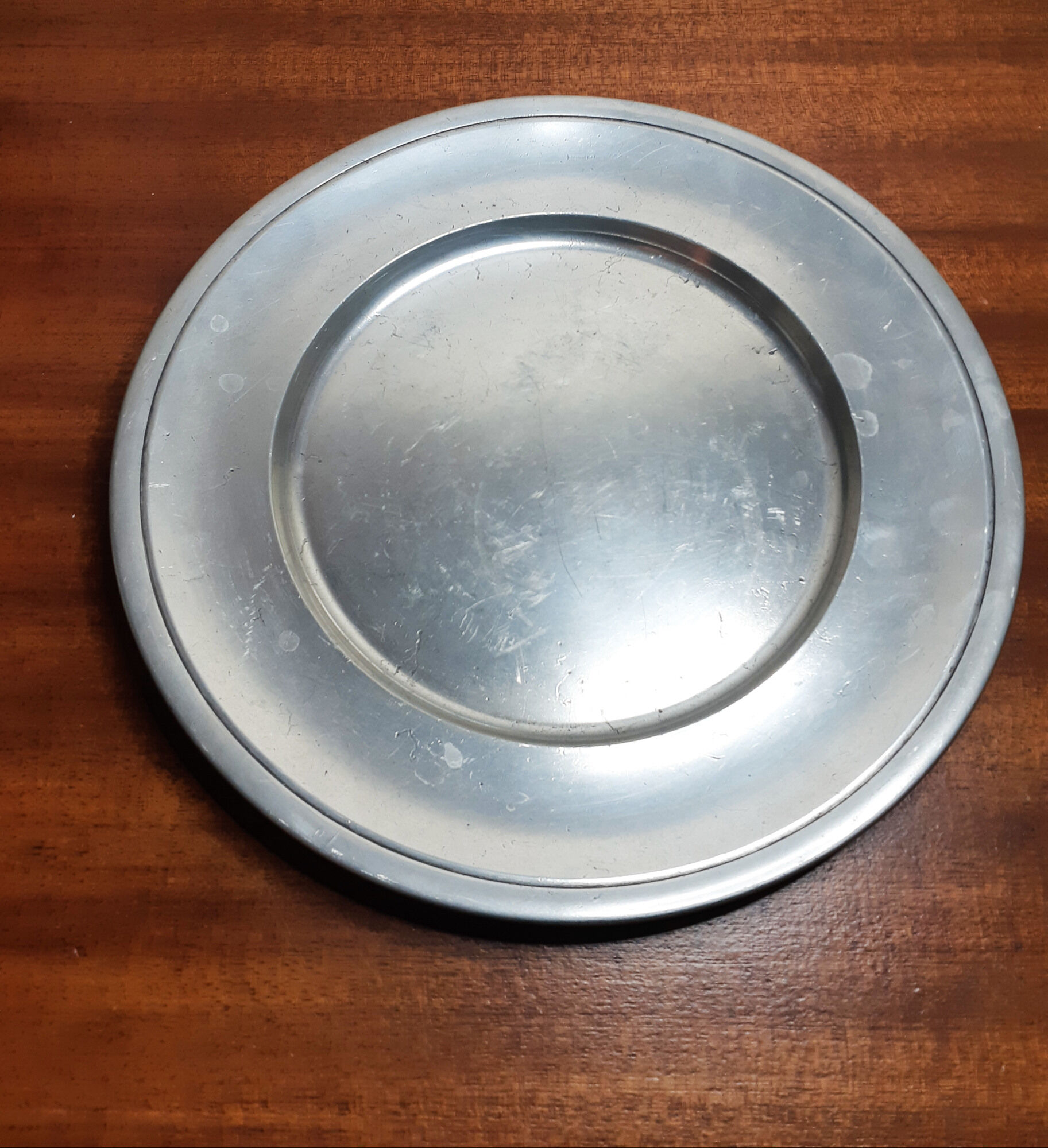 Pewter plate les Etains du Manoir diameter 30 cm, antique French