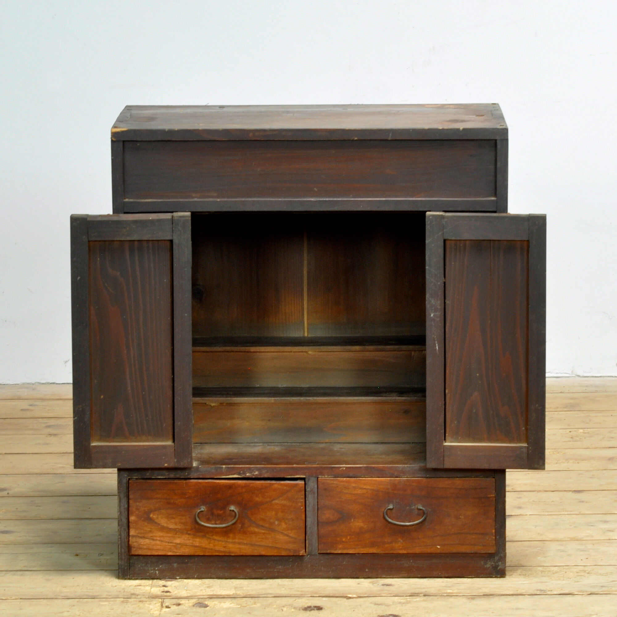 Petit cabinet japonais, vers 1920