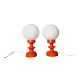 Paire de lampes de table en verre opalin en bois peint orange